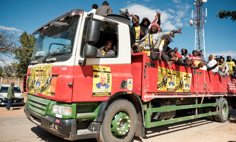 Supporters of Zimbabwe's main opposition party, the Citizens Coalition for Change (CCC) supporters, arrive at a rally to celebrate the launch of the their election campaign in Gweru, Zimbabwe, July 16, 2023. REUTERS/KB Mpofu
